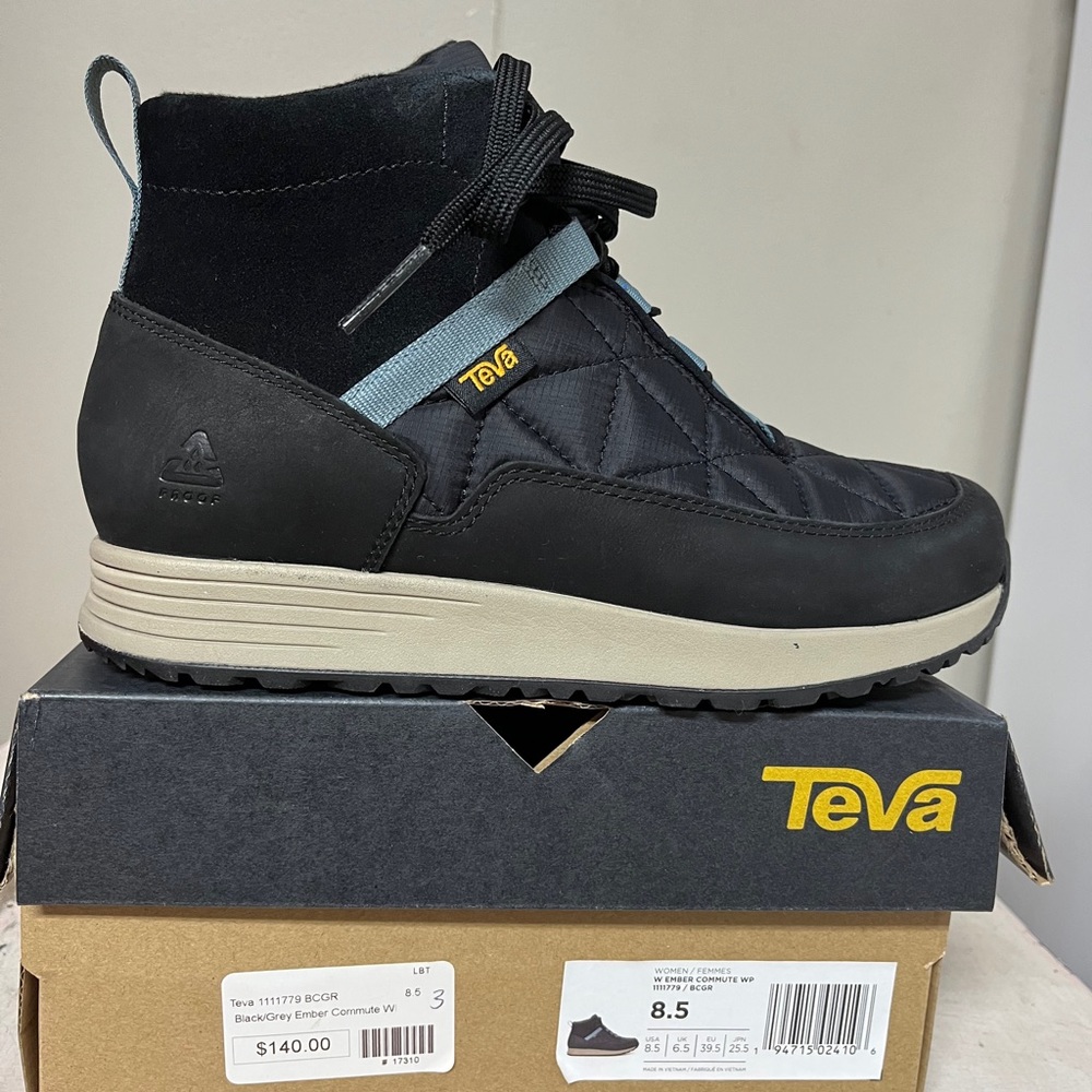 NIB Teva Waterproof Lace Up Boots Style # 1111779 BCGR